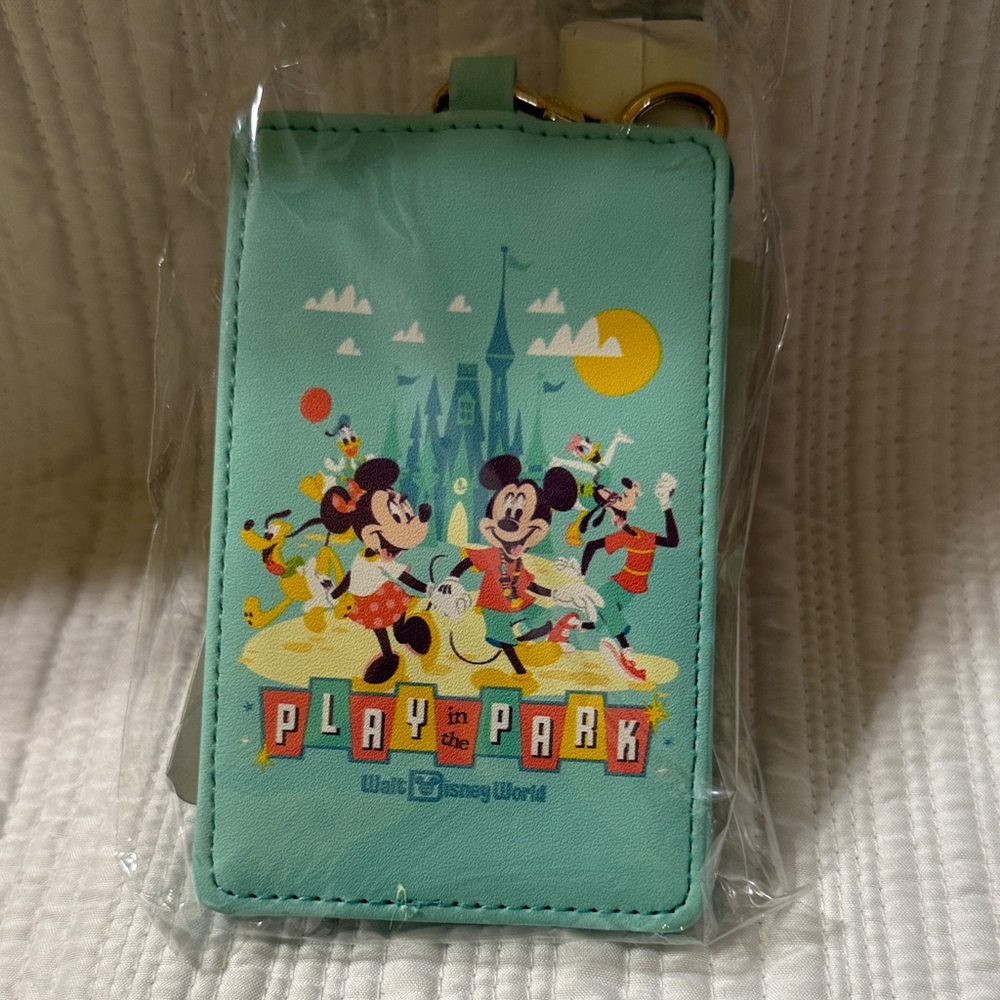 Disney Play in the Park Laynard Case - Mint Green